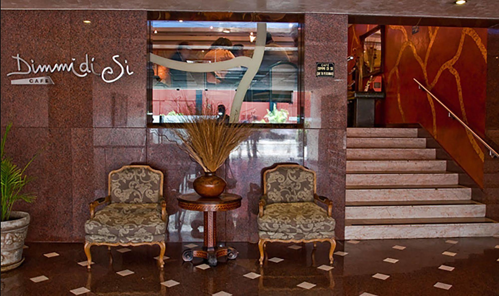 Hotel Maria Angola ลิมา ภายนอก รูปภาพ