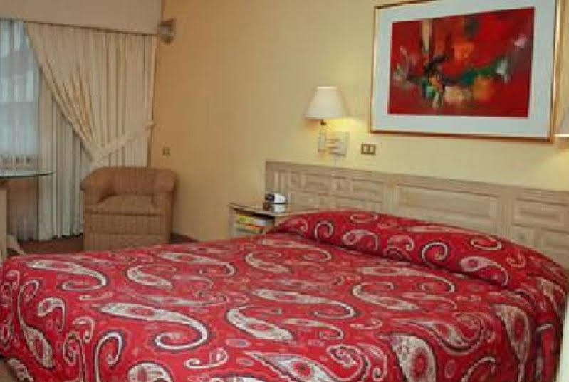 Hotel Maria Angola ลิมา ภายนอก รูปภาพ